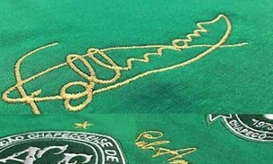 Empresa homenageia ex-goleiro da Chape com lançamento de uniforme exclusivo