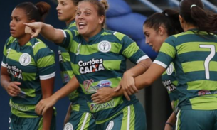 Iranduba ganha de virada do Vitória - PE e lidera Campeonato Brasileiro