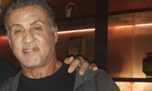 Aos 70, Sylvester Stallone mostra barriga sarada 