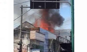 Prédio ocupado por venezuelanos pega fogo em Manaus  