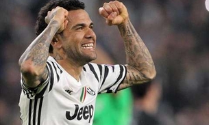 Daniel Alves conquista título de melhor jogador da semana na Liga dos Campeões