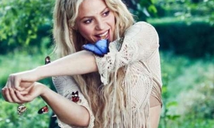 Shakira divulga novo clipe e mostra paixão por Piqué 