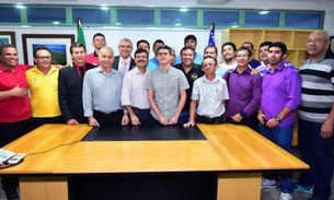 Governo anuncia criação de posto de atendimento para taxistas em Manaus 