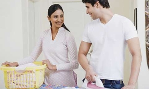 Casal que divide tarefas domésticas tem melhor vida sexual, segundo estudo