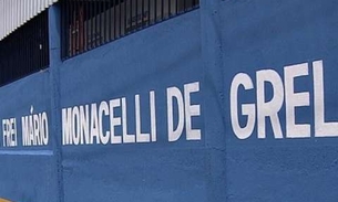 Em Manaus, familiares arrobam portão de escola para resgatar criança esquecida em sala