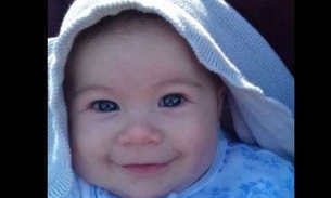 Bebê 'hipnotizada' pela mãe viraliza na web. Veja vídeo 