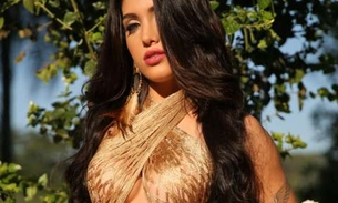  Modelo que sofria bullying posa completamente nua com bumbum redondinho e se vinga das 'inimigas'