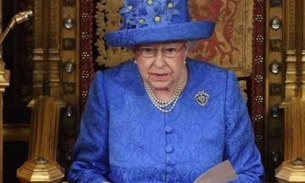 Internautas veem mensagem subliminar em chapéu usado pela rainha Elizabeth II 
