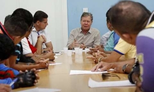 Arthur recebe comissão formada por taxistas e mototaxistas e garante fiscalização em Manaus   