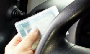 Câmara aprova fim de multa para motorista que esquecer habilitação