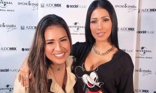 Homem invade palco, derruba Simaria e leva socão de Simone. Vídeo