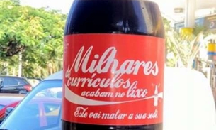 Jovem surpreende ao entregar currículo na forma de rótulo de Coca-Cola