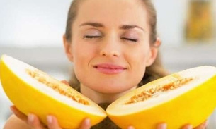 Fruta com propriedade diurética ajuda controlar dores menstruais