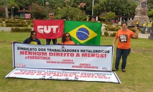 Manifestantes se reúnem para protestar contra o Governo Temer no Centro de Manaus  