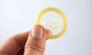 Sexo oral e relações sem camisinha estão disseminando supergonorreia, diz OMS 