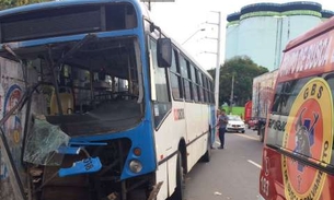 Mais de 20 pessoas ficam feridas em acidente com ônibus em Manaus