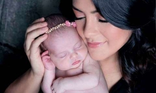 Ex-Rouge, Li Martins mostra rostinho da filha recém-nascida