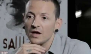 Em última entrevista, Chester Bennington fez desabafo e suposto pedido de ajuda comove fãs