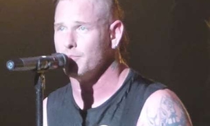 Corey Taylor, do Slipknot, se emociona em homenagem a Chester Bennington durante show — veja