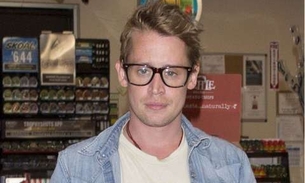 Macaulay Culkin impressiona ao aparecer de visual novo