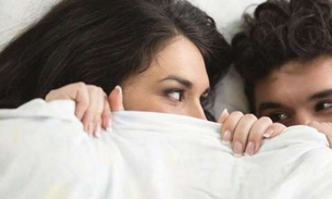 Não mora sozinha? Posições para fazer no quarto sem dar bandeira