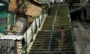 Mulher morre após ser empurrada pela própria filha em escada no Vidigal 