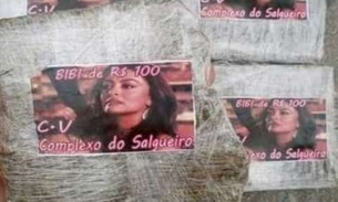 Personagem de Juliana Paes estampa trouxinhas de maconha 