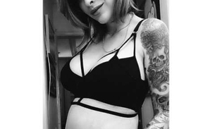 Ex-BBB Clara Aguiar mostra barriga de gravidez