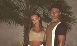 Foto de casal espanta internautas e causa mistério na web 