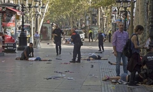 Polícia recua e afirma que suspeito de atentado em Barcelona está foragido