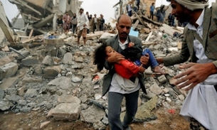 Criança é única sobrevivente da família e luta pela própria vida após bombardeio
