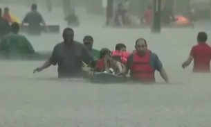 Bebê sobrevive a enchente agarrado a cadáver da mãe 