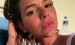 Bruna Marquezine é cercada por fotógrafos durante Festival de Veneza, na Itália