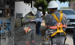 22 casas são flagradas com 'gatos' de energia durante operação em Manaus