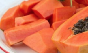 Saiba o que uma fatia de mamão pode causar na sua saúde se comer todos os dias