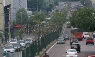 Em Manaus, grades de proteção na Avenida Djalma Batista passam por manutenção 