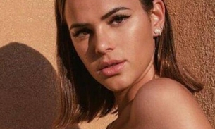 Bruna Marquezine dá beijão em atriz em protesto contra 'cura gay''