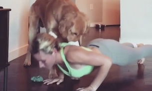Cachorro tenta ‘ajudar' dona a ser fitness mas o pior acontece