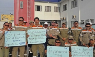 Após atropelamento de colega, agentes de trânsito pedem justiça em frente a delegacia de Manaus