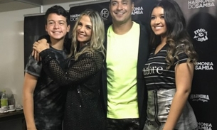 Filha de Carla Perez e Xanddy solta a voz em show e impressiona