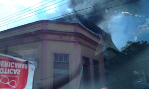 Incêndio destrói galpão e causa pânico entre comerciantes no Centro de Manaus