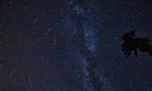Chuva de meteoros ilumina céu na madrugada deste domingo