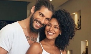 Sheron Menezzes mostra rostinho do filho pela primeira vez