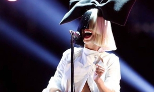 Cantora Sia é chantageada e radicaliza ao publicar foto nua na web