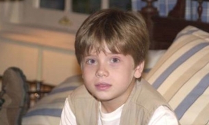 Ex-ator mirim, Pedro Malta ressurge barbudo nas redes sociais