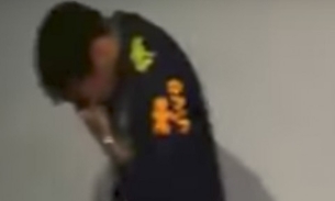   Neymar cai no choro no meio de entrevista e deixa coletiva ao vivo