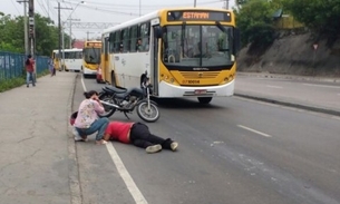Casal fica ferido em acidente com motocicleta em avenida de Manaus