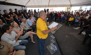 Amazonino faz discurso de impacto durante cerimônia de entrega de viaturas em Manaus
