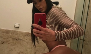  Gracyanne Barbosa faz bumbum de pudim durante aula de rebolado