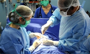 Médico é preso por tatuar suas iniciais no fígado de pacientes